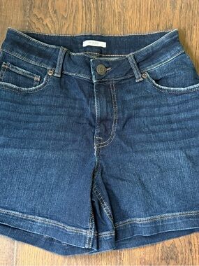 Maurice’s denim shorts, size 6